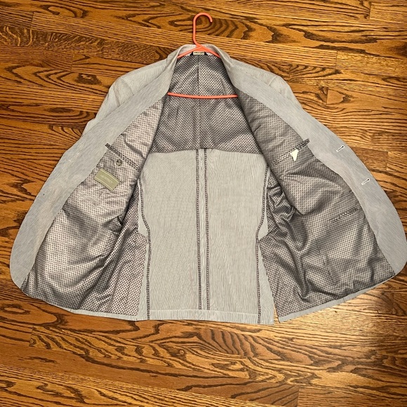 Light blazer great for warm weather - Picture 2 of 4